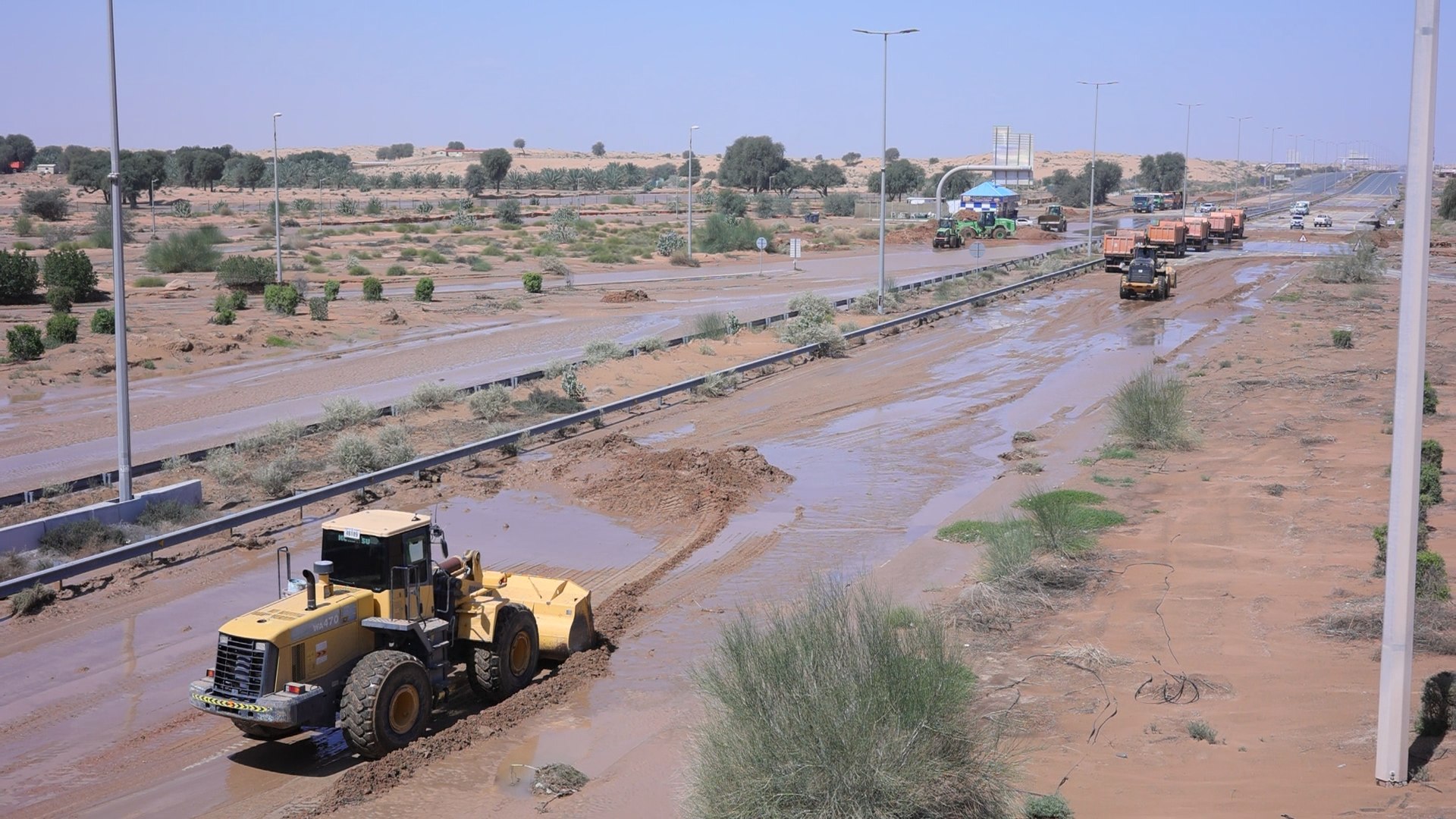 جهود بلدية البطائح لازالة آثار المنخفض الجوي